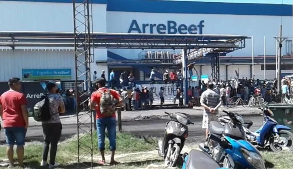 Inicio el frigorífico arrebeef suspendió a 400 trabajadores por caída de actividad
